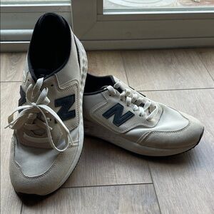 New Balance Women's Off-White and Blue Sneakers